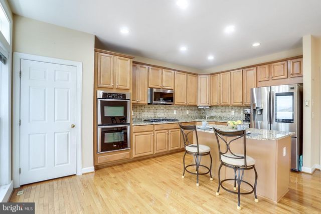 4694 HELEN WINTER TER, Alexandria, VA 22312