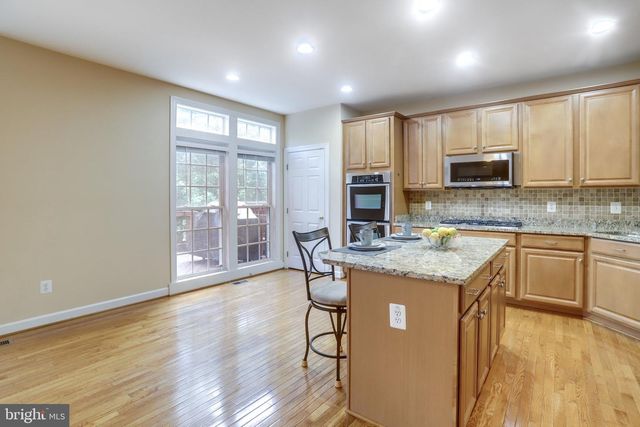 4694 HELEN WINTER TER, Alexandria, VA 22312