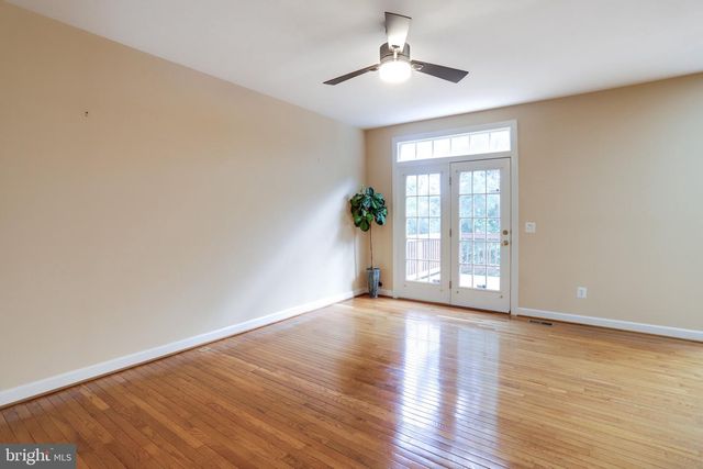 4694 HELEN WINTER TER, Alexandria, VA 22312