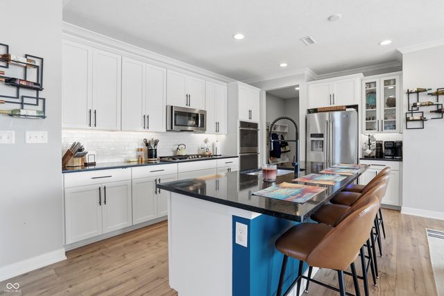 4285 Ironclad Drive, Bargersville, IN 46106