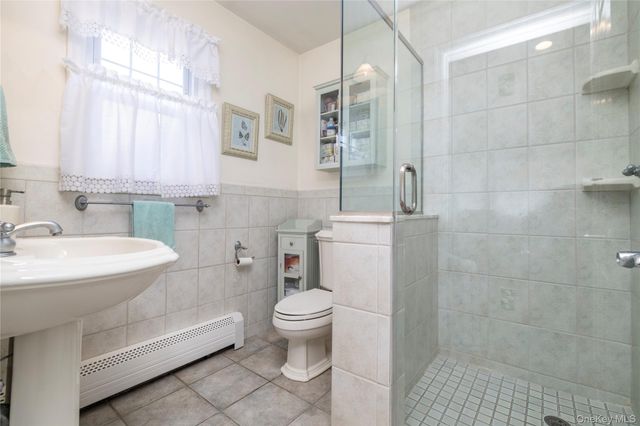 29 Norwich Avenue, Lynbrook, NY 11563