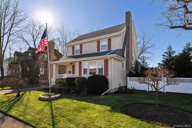 29 Norwich Avenue, Lynbrook, NY 11563