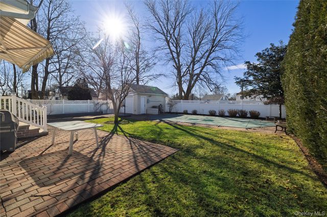 29 Norwich Avenue, Lynbrook, NY 11563