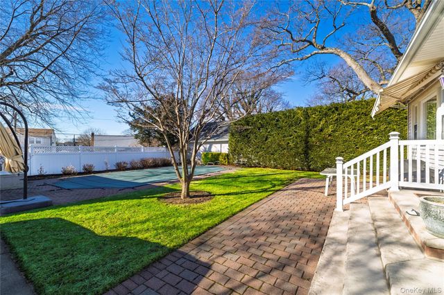 29 Norwich Avenue, Lynbrook, NY 11563