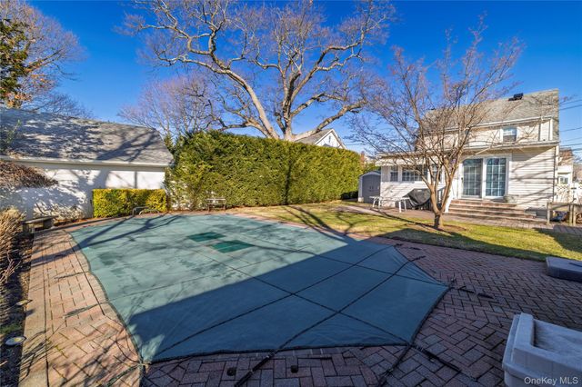 29 Norwich Avenue, Lynbrook, NY 11563