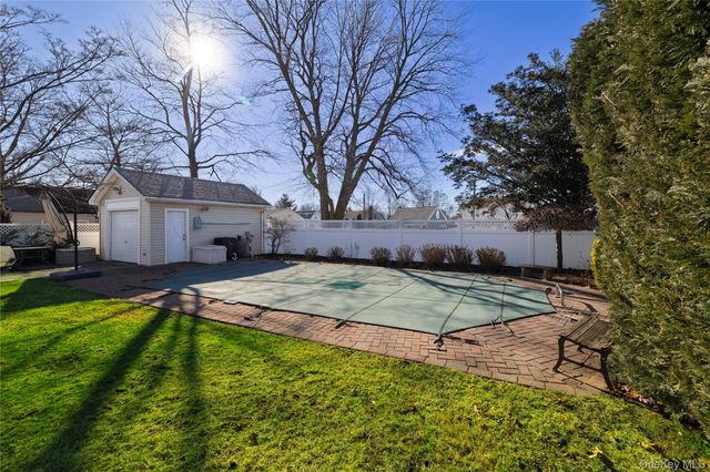 29 Norwich Avenue, Lynbrook, NY 11563