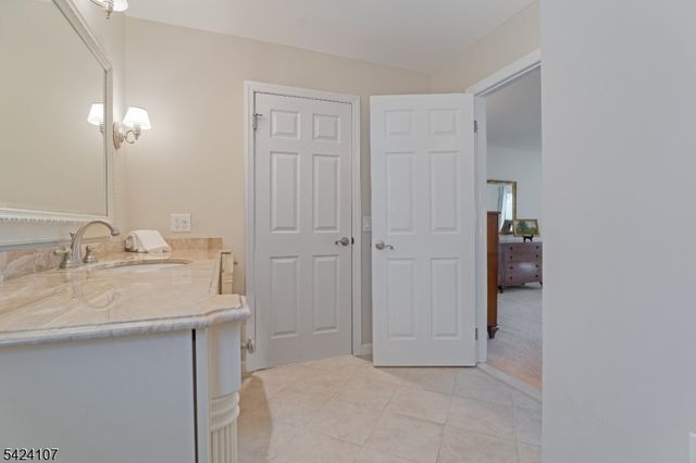 140 Flintlock Rd, Parsippany-troy Hills Twp., NJ 07950