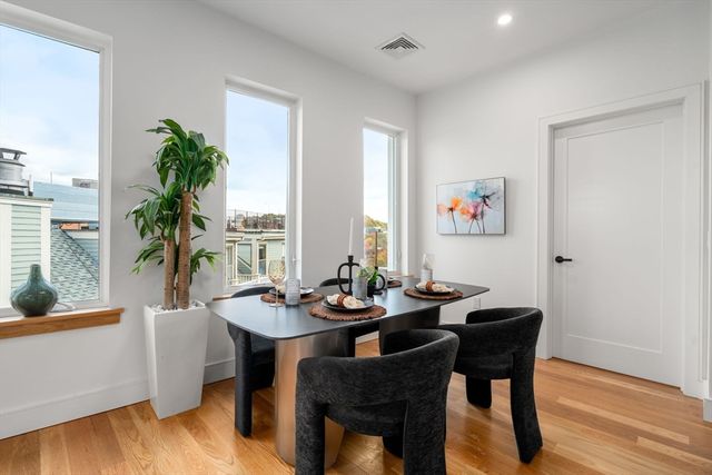 58 Kent 404, Brookline, MA 02445