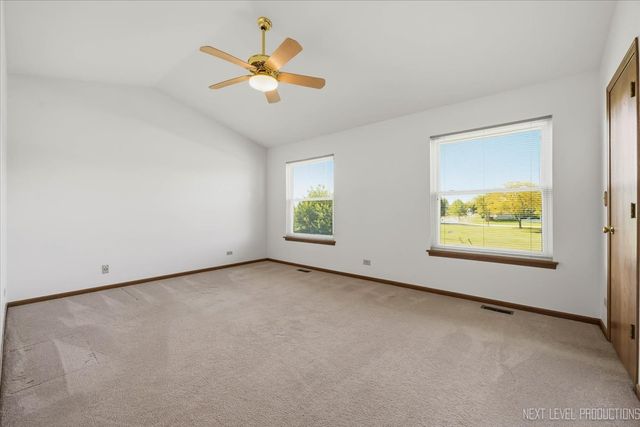 923 Ridge Trail, Carol Stream, IL 60188