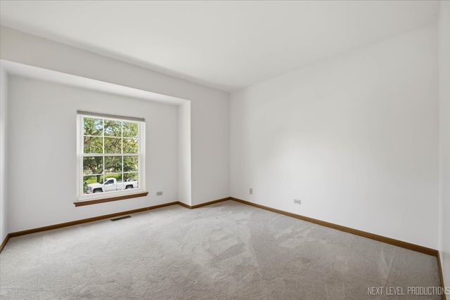 923 Ridge Trail, Carol Stream, IL 60188