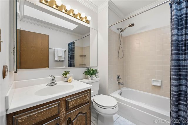 923 Ridge Trail, Carol Stream, IL 60188
