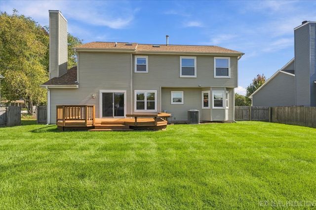 923 Ridge Trail, Carol Stream, IL 60188