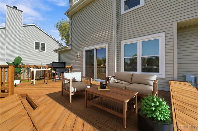 923 Ridge Trail, Carol Stream, IL 60188