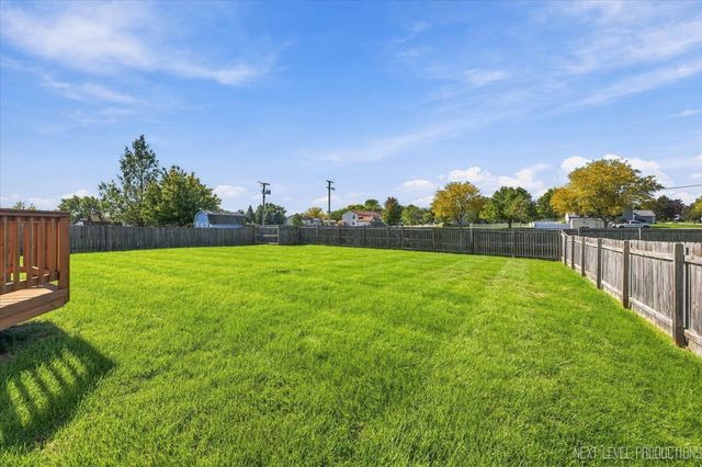 923 Ridge Trail, Carol Stream, IL 60188
