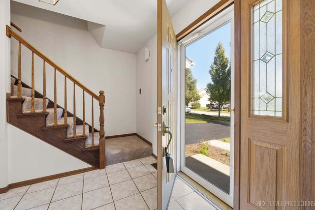 923 Ridge Trail, Carol Stream, IL 60188