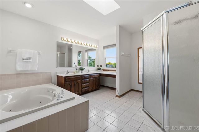 923 Ridge Trail, Carol Stream, IL 60188