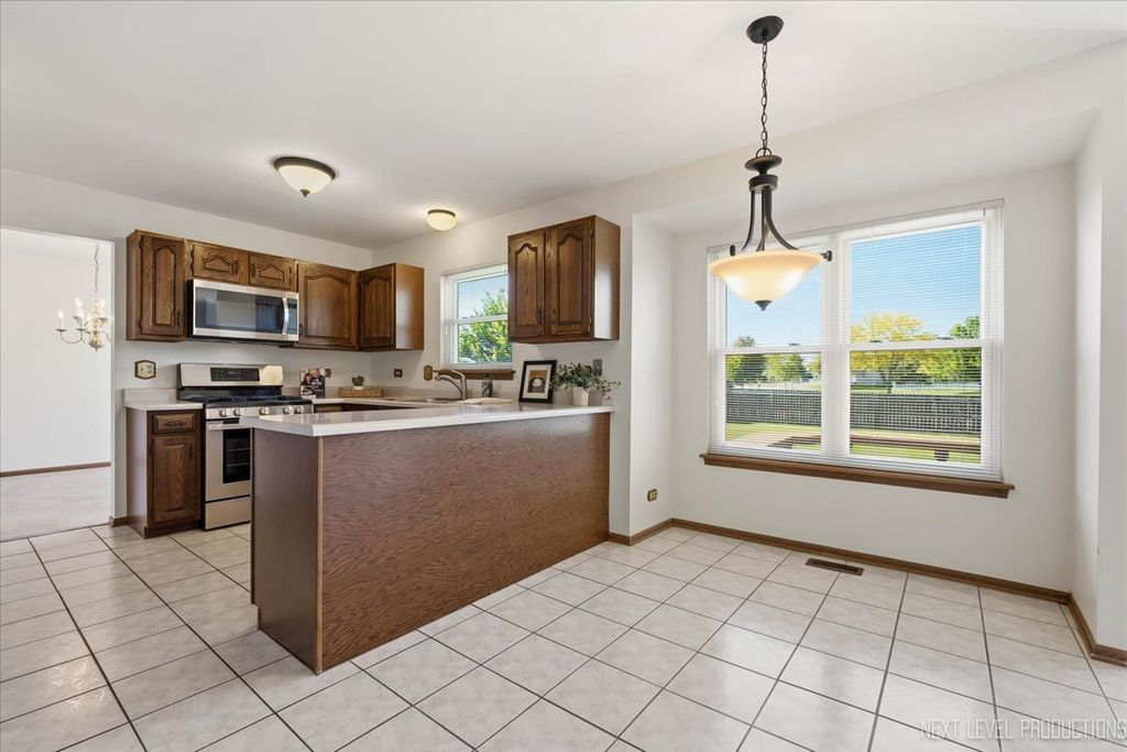 923 Ridge Trail, Carol Stream, IL 60188 — photo 5