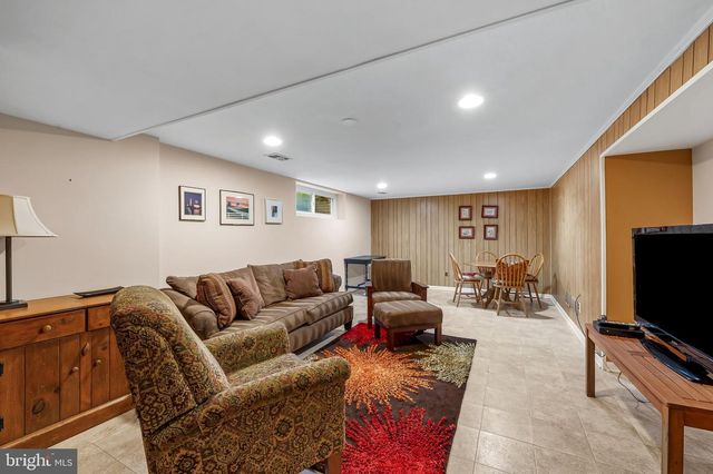 618 LAKE DR, Baltimore, MD 21286