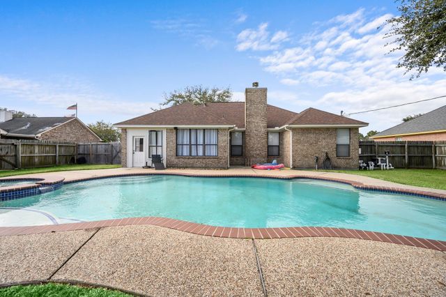 12302 Fisher Drive, Mont Belvieu, TX 77523