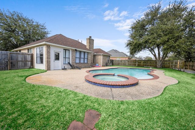 12302 Fisher Drive, Mont Belvieu, TX 77523