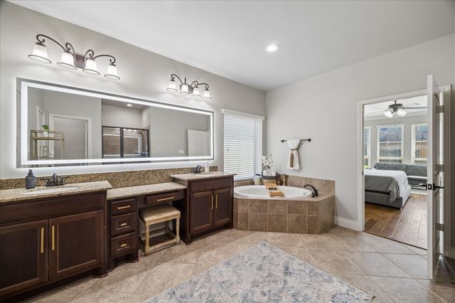 13619 Breakwater Path Loop, Houston, TX 77044
