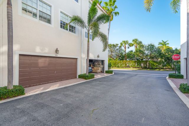 108 Ocean Cay Way, Hypoluxo, FL 33462