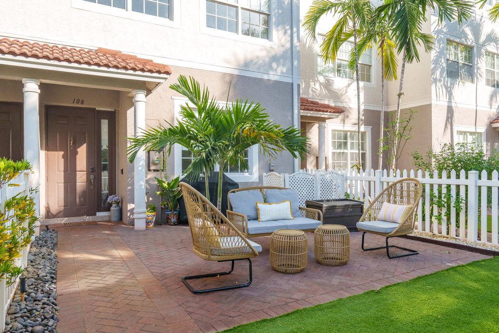 108 Ocean Cay Way, Hypoluxo, FL 33462