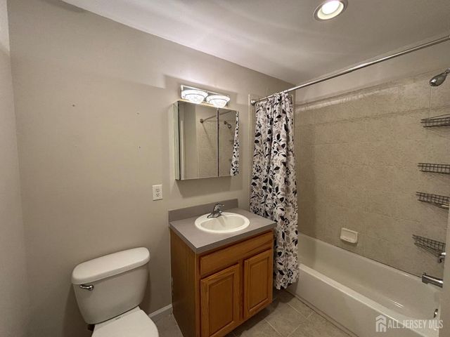 189 Sunshine Drive 189, Piscataway, NJ 08854