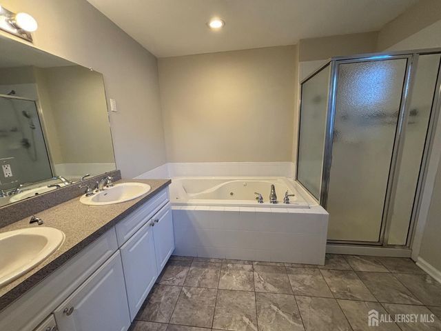 189 Sunshine Drive 189, Piscataway, NJ 08854