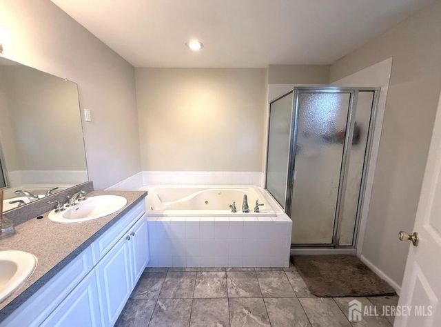 189 Sunshine Drive 189, Piscataway, NJ 08854