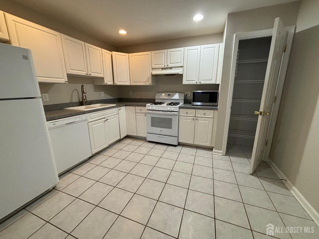 189 Sunshine Drive 189, Piscataway, NJ 08854