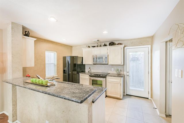 718 Redwing Place Drive, Houston, TX 77009