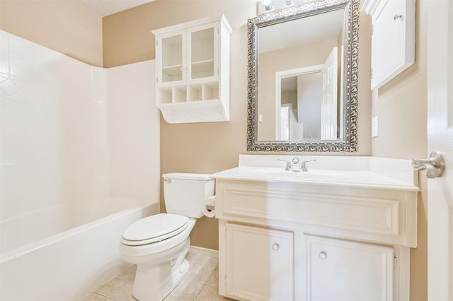 718 Redwing Place Drive, Houston, TX 77009