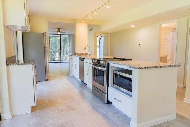 208 LAKE HOWARD DRIVE NW 104, Winter Haven, FL 33880