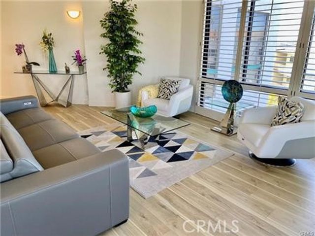 1310 E Ocean Boulevard, Long Beach, CA 90802