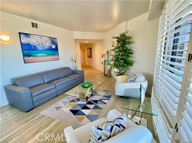 1310 E Ocean Boulevard, Long Beach, CA 90802