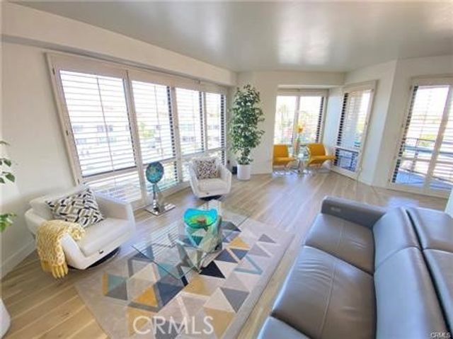 1310 E Ocean Boulevard, Long Beach, CA 90802