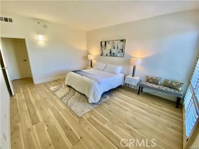 1310 E Ocean Boulevard, Long Beach, CA 90802