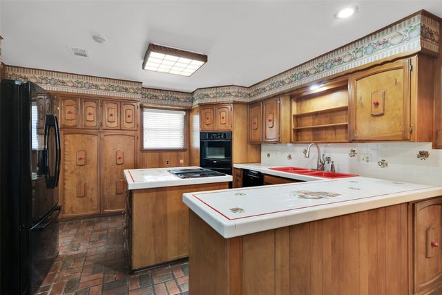 713 Briarwood Drive, Denison, TX 75020