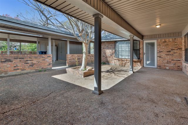 713 Briarwood Drive, Denison, TX 75020
