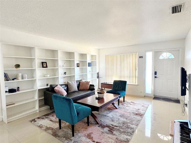 704 NW 3rd Ave, Pompano Beach, FL 33060