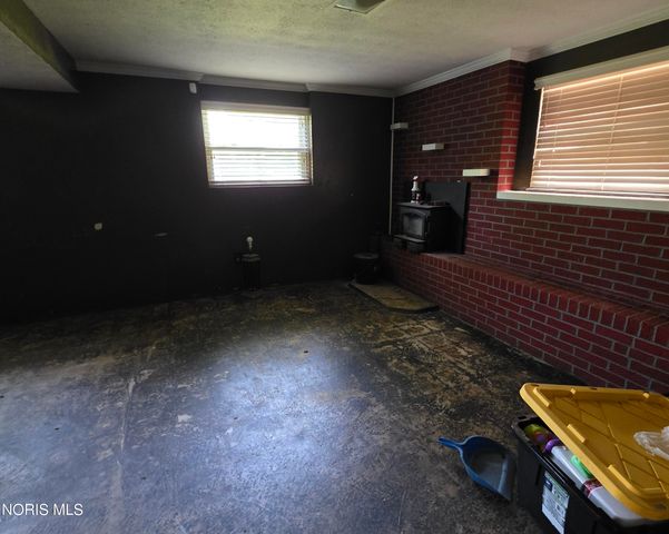 335 S Harefoote Street, Holland, OH 43528