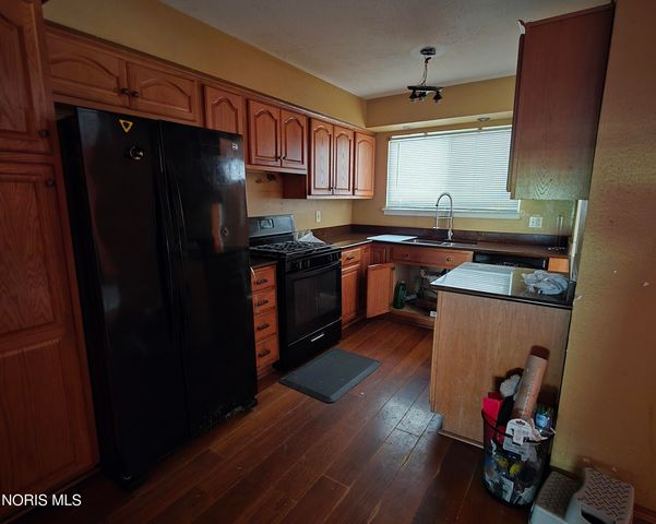 335 S Harefoote Street, Holland, OH 43528