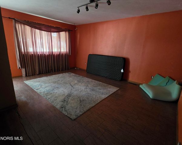 335 S Harefoote Street, Holland, OH 43528