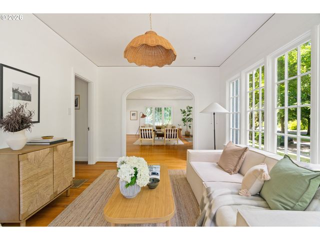 6216 Se REED COLLEGE Pl, Portland, OR 97202
