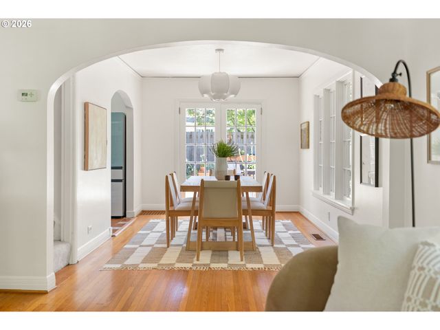 6216 Se REED COLLEGE Pl, Portland, OR 97202