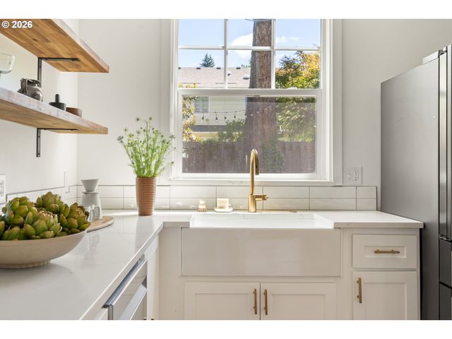 6216 Se REED COLLEGE Pl, Portland, OR 97202