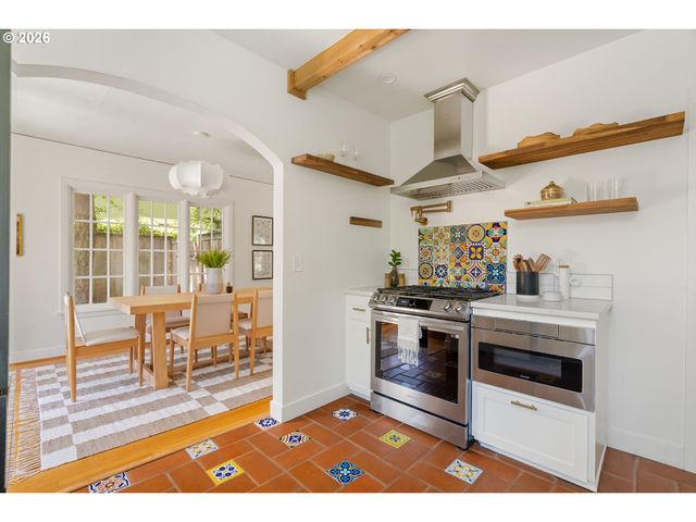 6216 Se REED COLLEGE Pl, Portland, OR 97202
