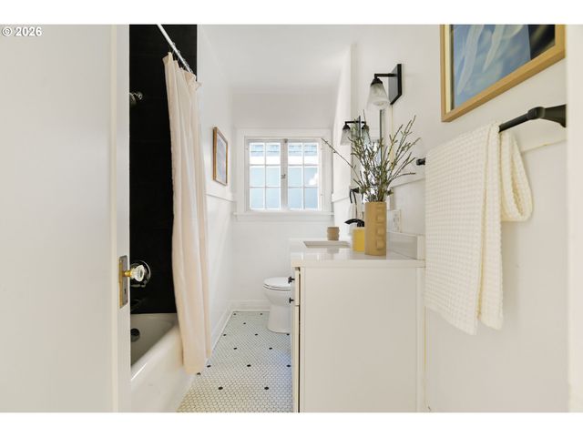 6216 Se REED COLLEGE Pl, Portland, OR 97202