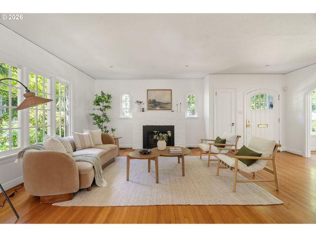 6216 Se REED COLLEGE Pl, Portland, OR 97202